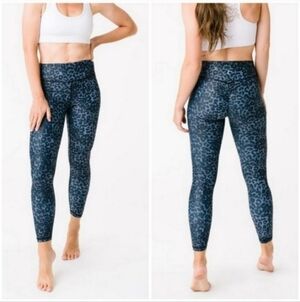 Zyia Active Black High Rise Leopard Print Scrunch Light N Luxe 7/8 Tight Legging